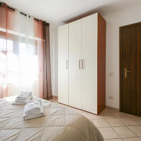 Apartment Garden - Two-bedroom - Airport - Self Check-in *