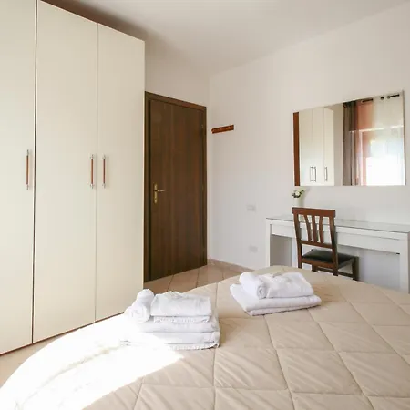 Garden - Two-bedroom - Airport - Self Check-in Apartment