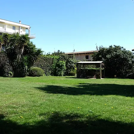 Garden - Two-bedroom - Airport - Self Check-in Apartment Fiumicino