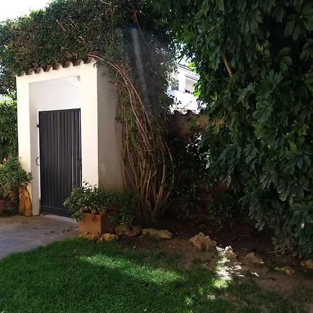 Garden - Two-bedroom - Airport - Self Check-in *