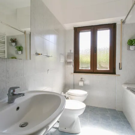 Garden - Two-bedroom - Airport - Self Check-in Apartment