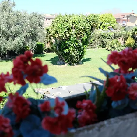 Garden - Two-bedroom - Airport - Self Check-in Apartment Fiumicino