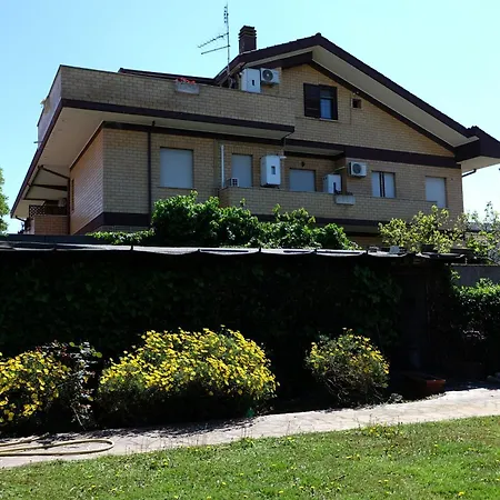 Garden - Two-bedroom - Airport - Self Check-in Apartment Fiumicino