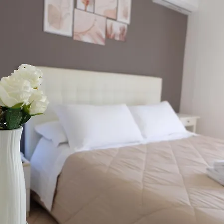 Garden - Two-bedroom - Airport - Self Check-in Apartment